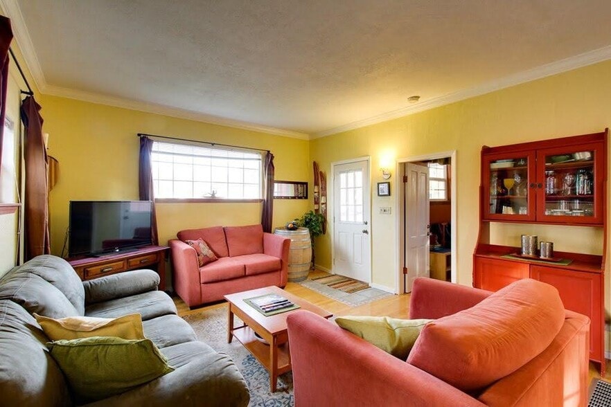 Building Photo - 1128 Hobson St