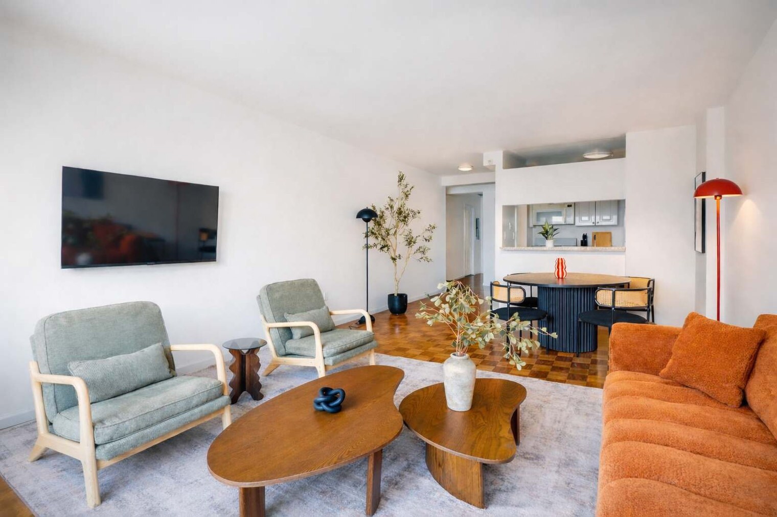 Building Photo - 350 W 43rd St