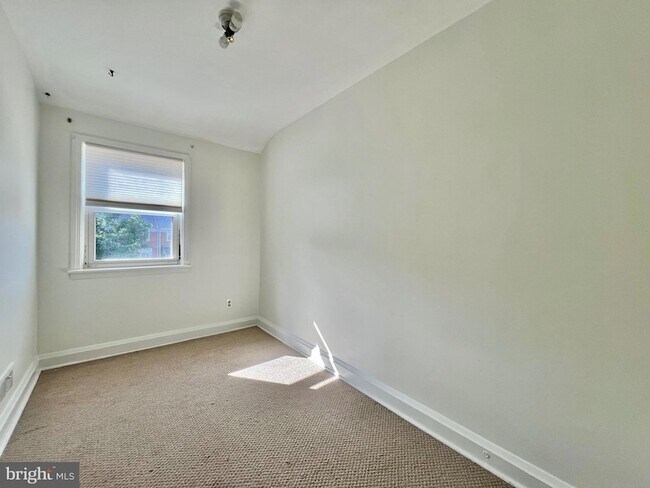 Building Photo - 603 Middlesex Rd