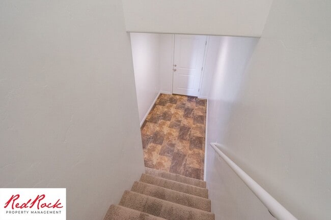 Building Photo - End Unit Fossil Hills Townhome with 3 Beds and 2.5 Baths