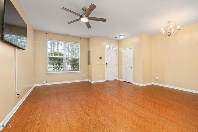 Building Photo - 401 Coalinga Lane