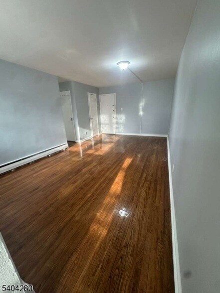 Building Photo - 711 Plainfield Ave