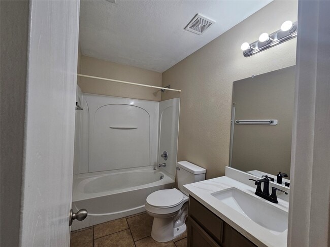 Building Photo - 500 Birch Cluster Ct