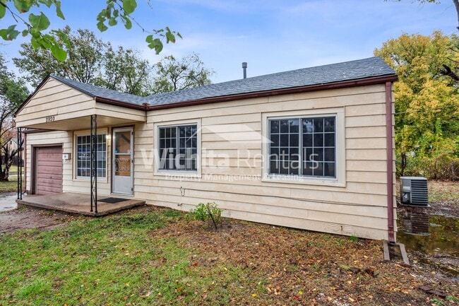 Building Photo - 3 BD/1 BA home near Friends University!