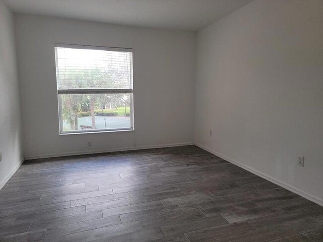 Building Photo - 233 River Bluff Ln