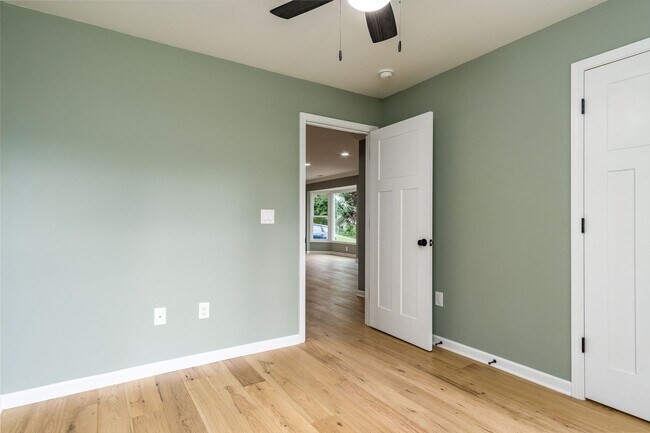 Building Photo - Newly renovated 4 Bedroom 3 Bathroom Home ...