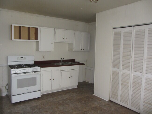 Building Photo - 606 E Kentucky St