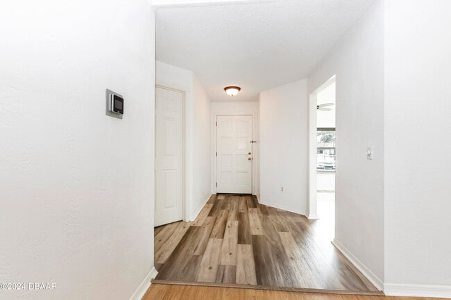 Building Photo - 145 Riverwalk Ct