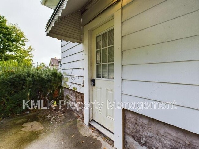 Building Photo - 1654 Wakefield Ave