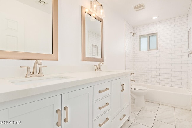 Building Photo - 1809 E Concorda Dr