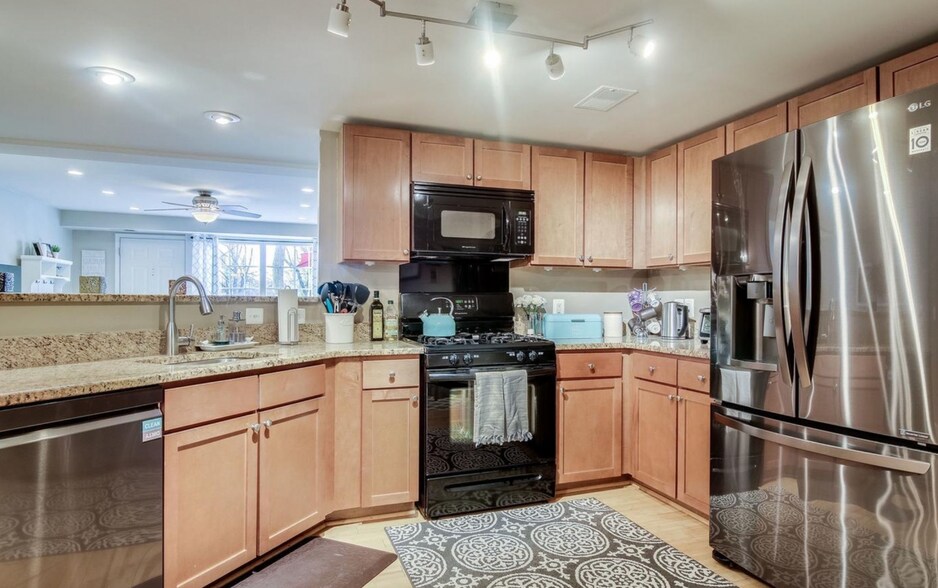 Building Photo - 1295 N Van Dorn St