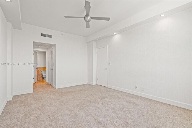 Building Photo - 401 69th St
