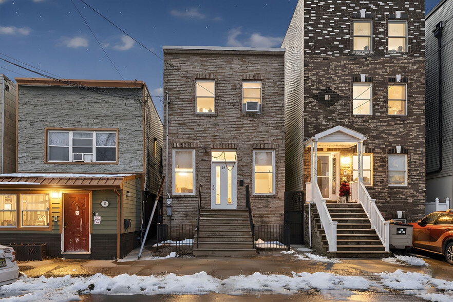 Building Photo - 15 Wales Ave