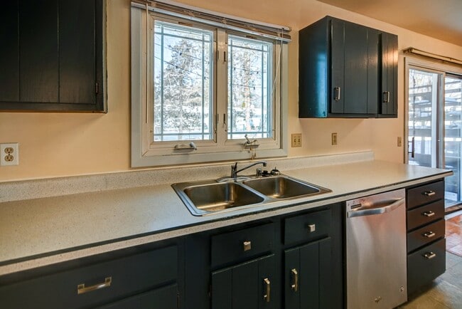 Building Photo - 12 Brompton Cir