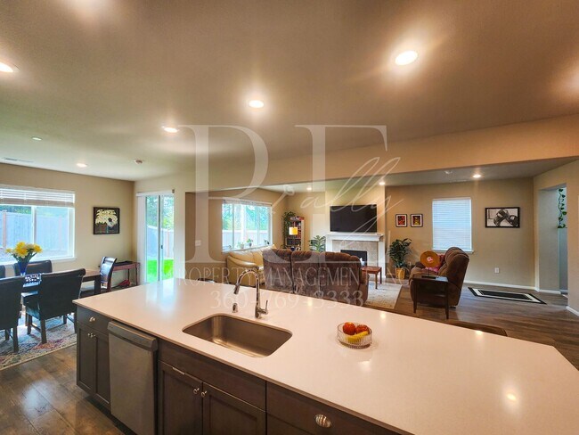 Building Photo - Extra Large Premium Built 4bd
