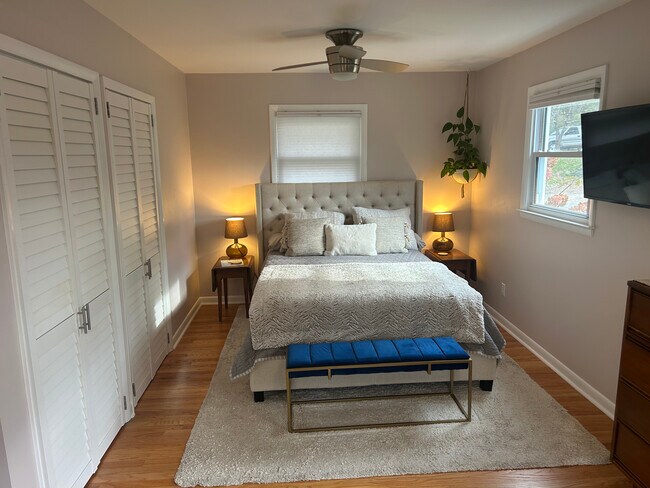 Building Photo - 44 Maple Ave