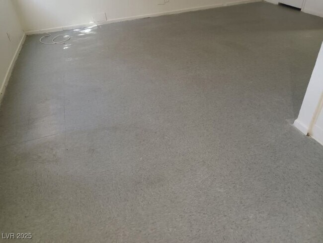 Building Photo - 1400 E Mesquite Ave