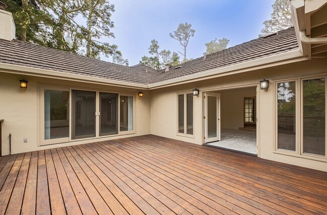 Building Photo - 4055 Sunset Ln