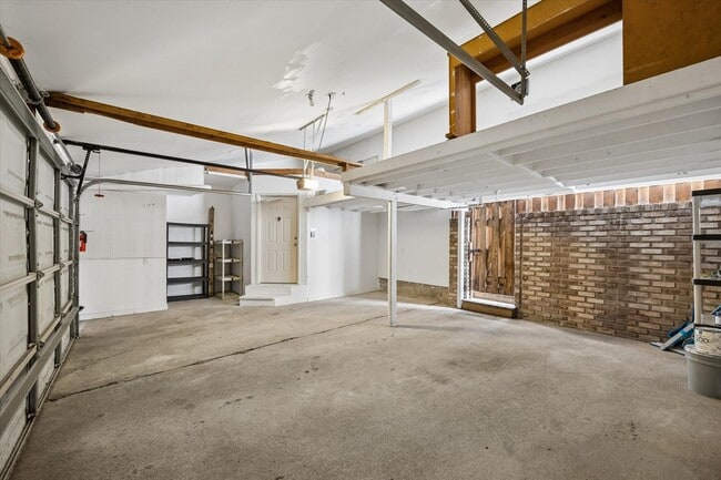 Building Photo - 727 Bunker Hill Rd