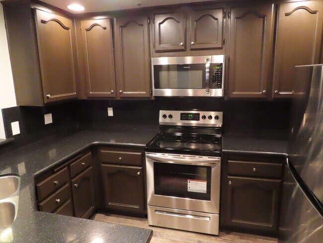 Building Photo - Resort Style Living in Mission Valley - 2 ...