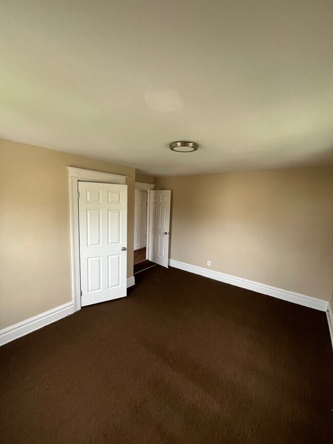 Building Photo - 201 Rosewood Terrace