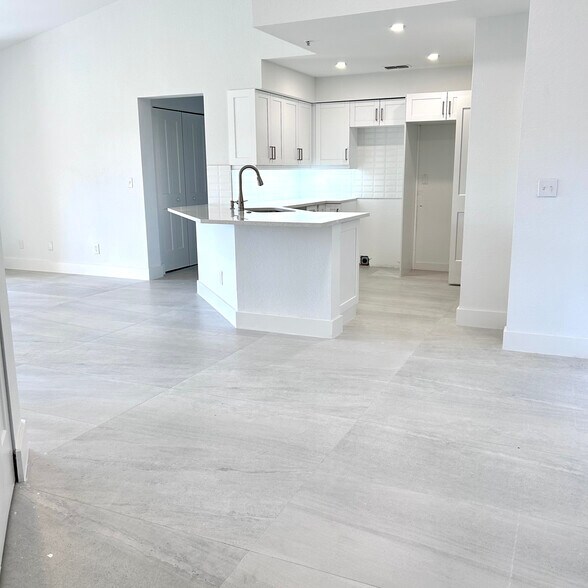 Building Photo - 8275 Ibis Club Dr