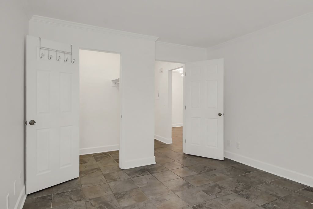 Building Photo - 501 Barrington Hills Dr