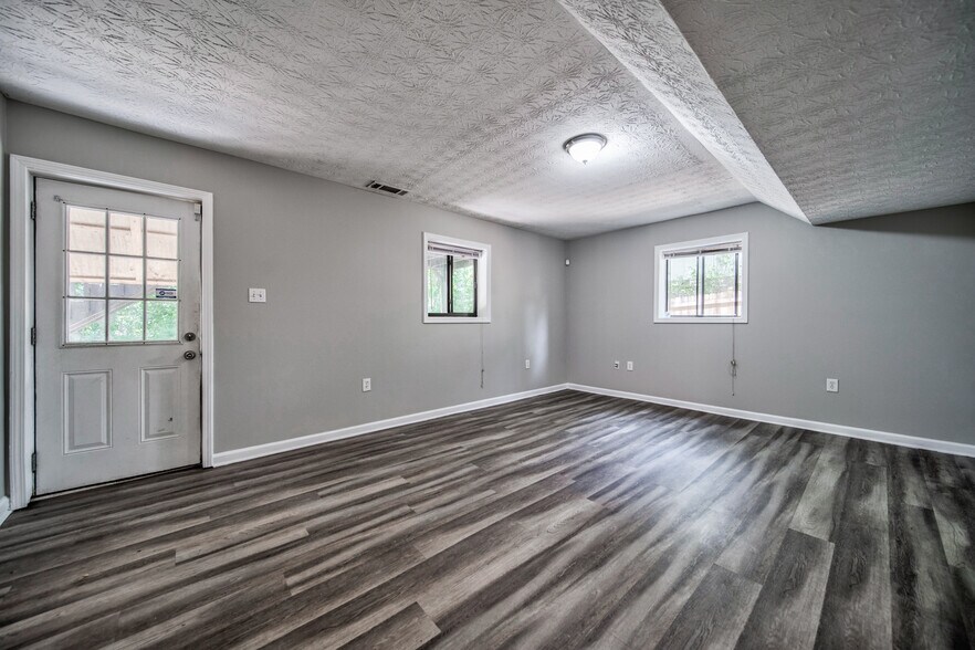 Building Photo - 1811 Kimberly Dr SW