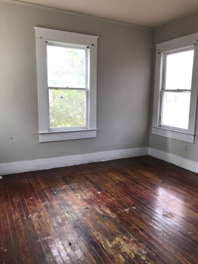 Building Photo - 607 18th St