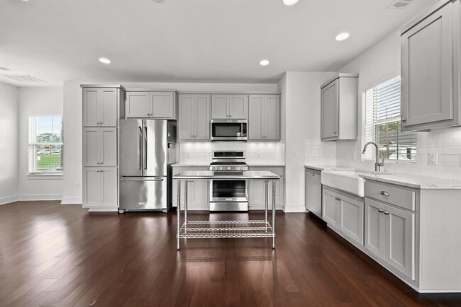 Building Photo - 1000 Muse Ln