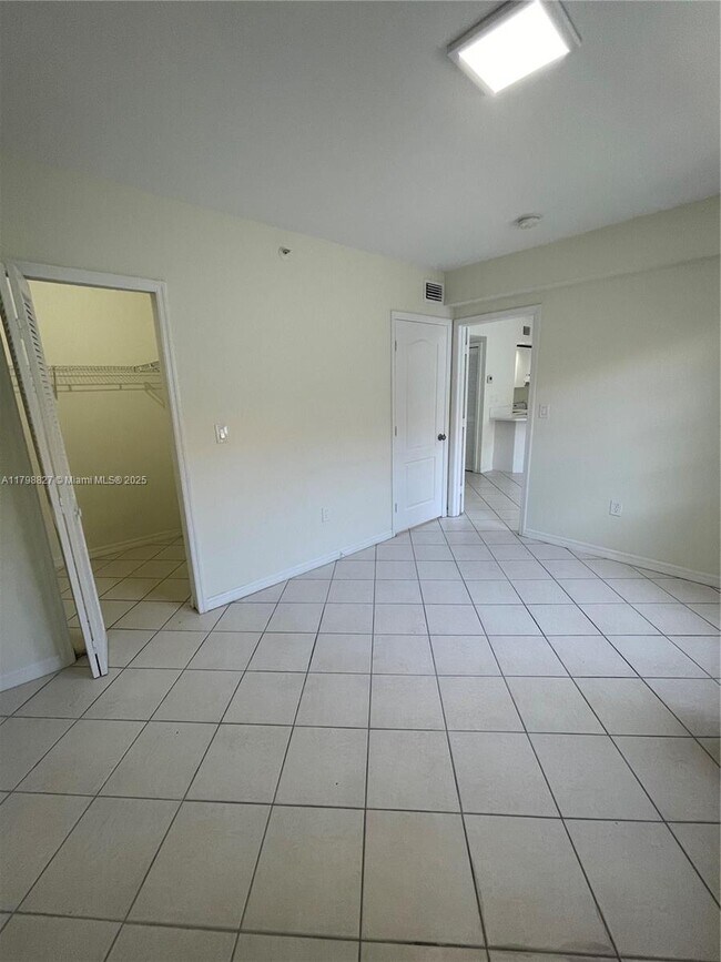 Building Photo - 3090 Bird Ave