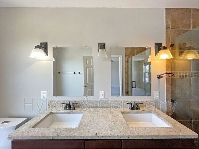 Building Photo - 15716 Palermo Terrace