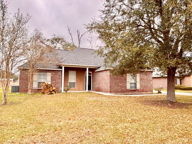 Building Photo - Four Bedroom Home in Dutchtown with Spacio...