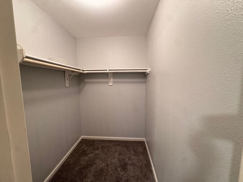 Building Photo - 6427 Waldron Dr