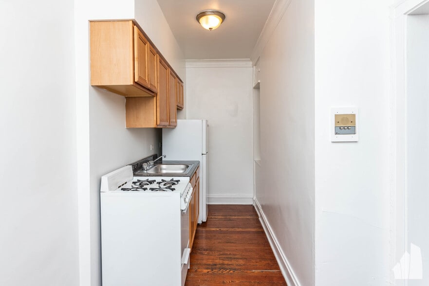 Building Photo - 4640 N Paulina St