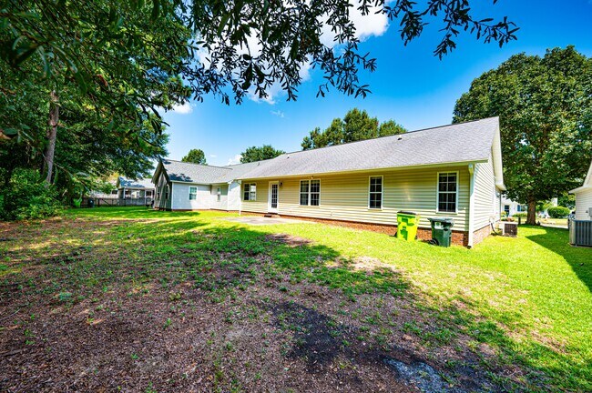 Building Photo - 118 Monterey Cir