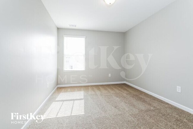 Building Photo - 2168 Hudson Dr