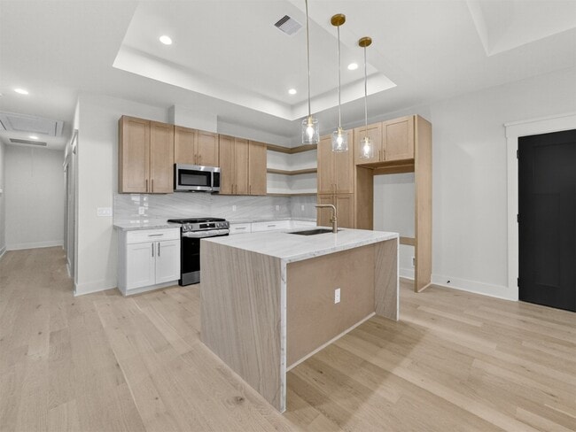 Building Photo - 5619 Chapman St