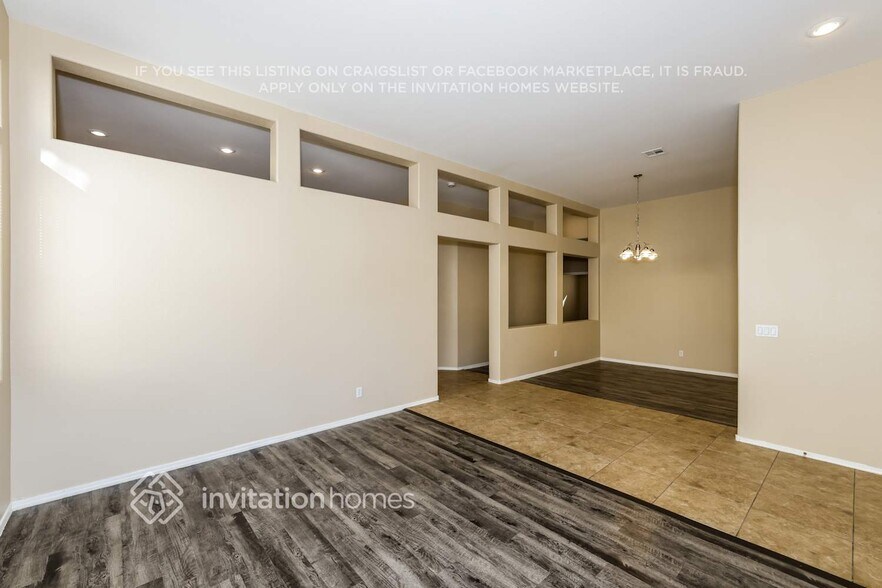 Building Photo - 2352 Kenneth Ave