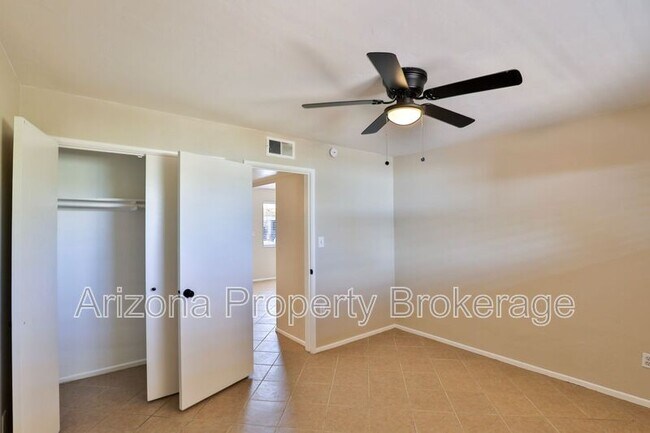 Building Photo - 2110 S Granada Dr
