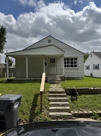 Building Photo - 415 E 35th St