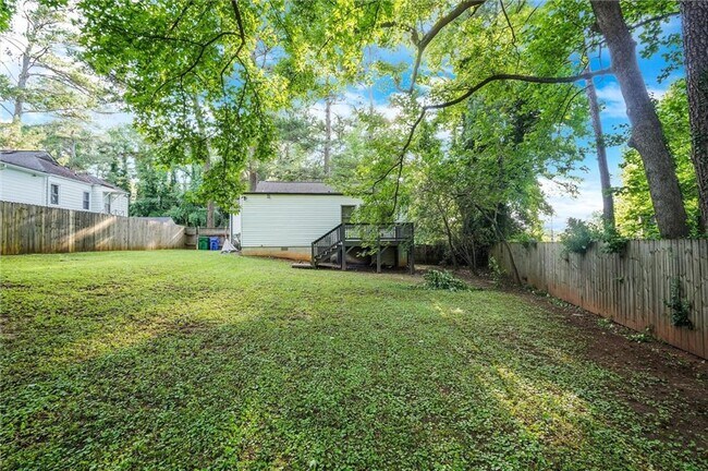 Building Photo - 1834 Ridgeland Dr