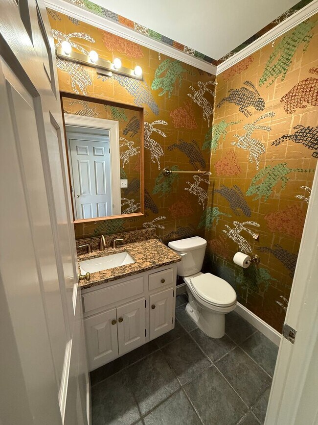 Building Photo - 1121 Forest Hills Rd NW