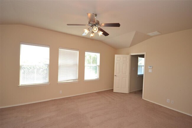 Building Photo - 409 Riverine Way