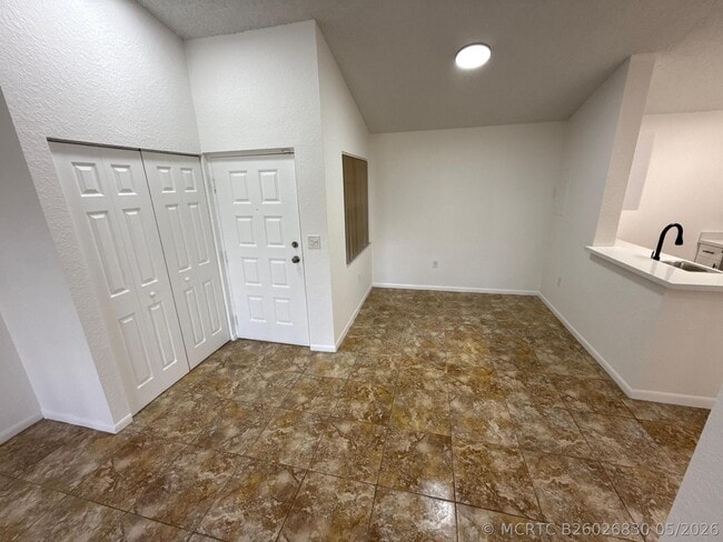 Building Photo - 2851 N Oakland Forest Dr