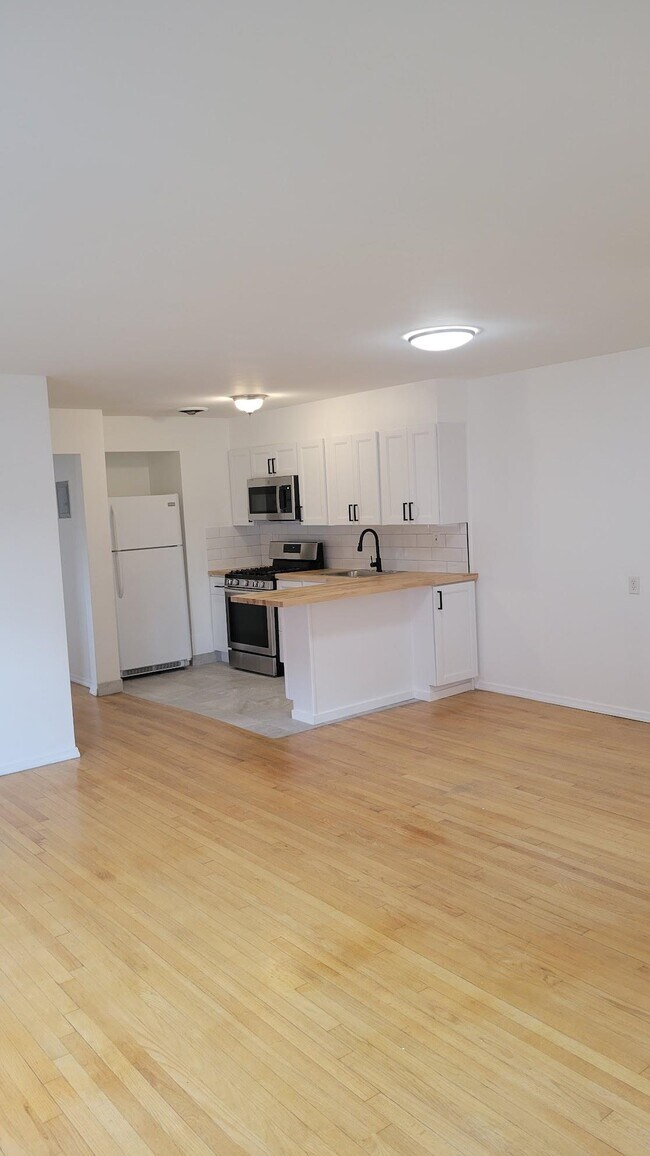 Building Photo - 204 Woodcliff Ave