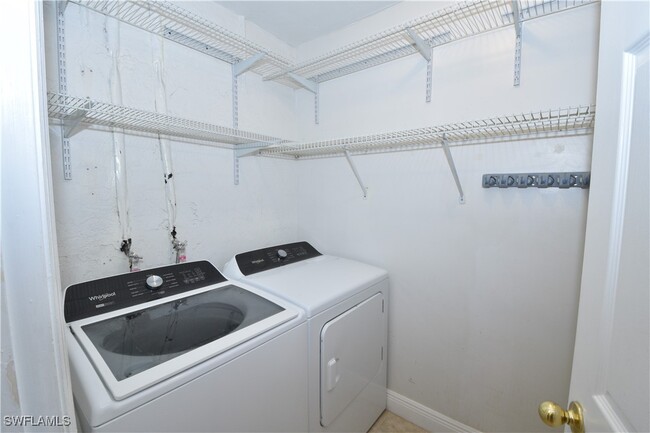 Building Photo - 3461 Lakeview Dr