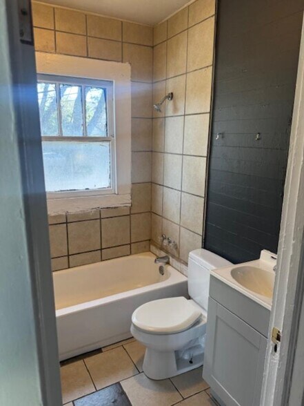 Building Photo - 2229 8th St