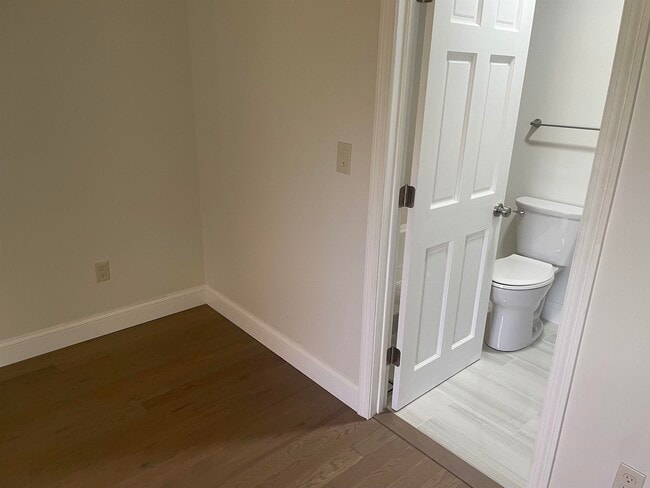 Building Photo - 64 Dunvegan Wds Dr