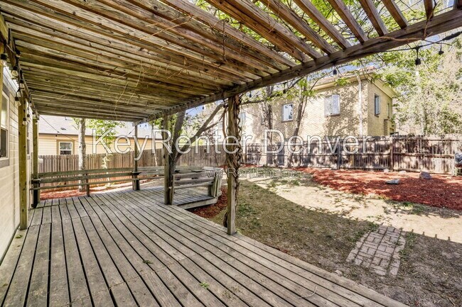 Building Photo - 2493 Eaton St